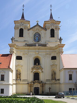 Kostel sv. Petra a Pavla v Rajhradě.