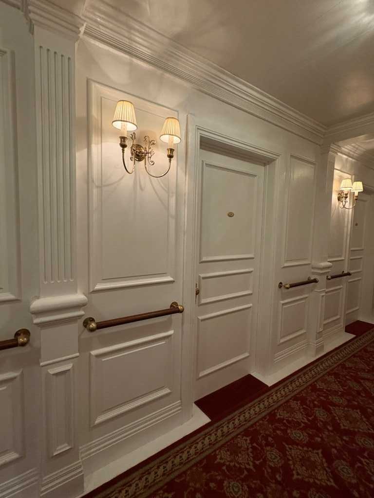 Vstup ke kajutám v 1. třídě.