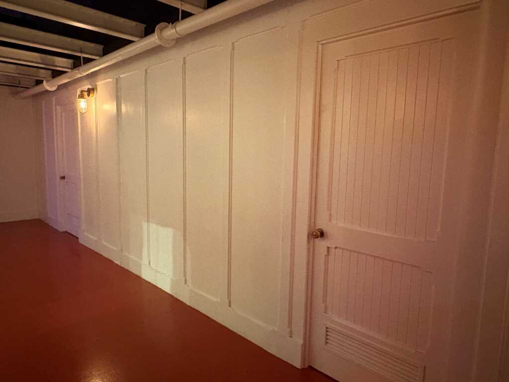 Vstup ke kajutám ve 3. třídě.