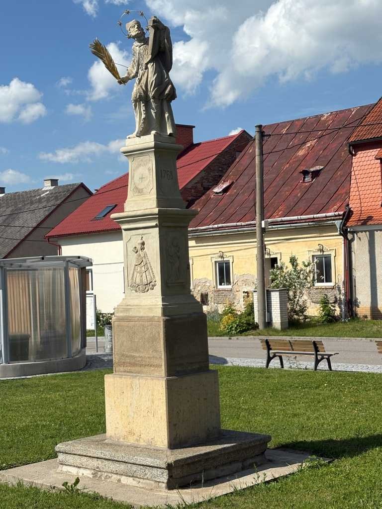Socha sv. Jana Nepomuckého.