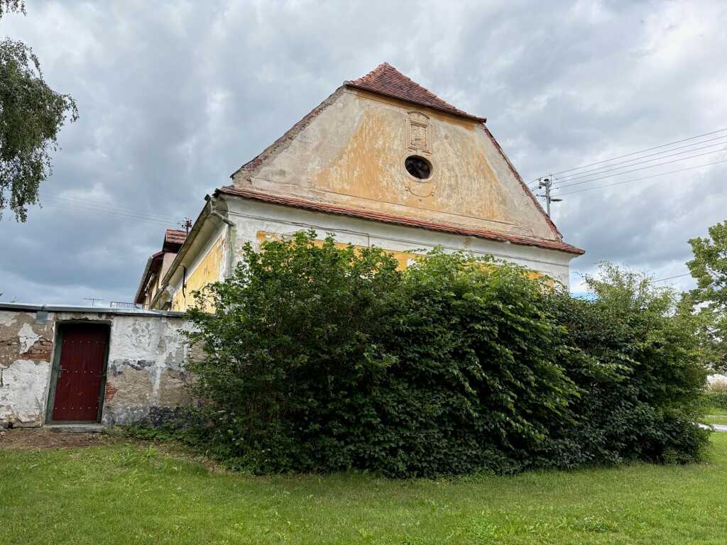 Bývalá tvrz - č.p. 7.